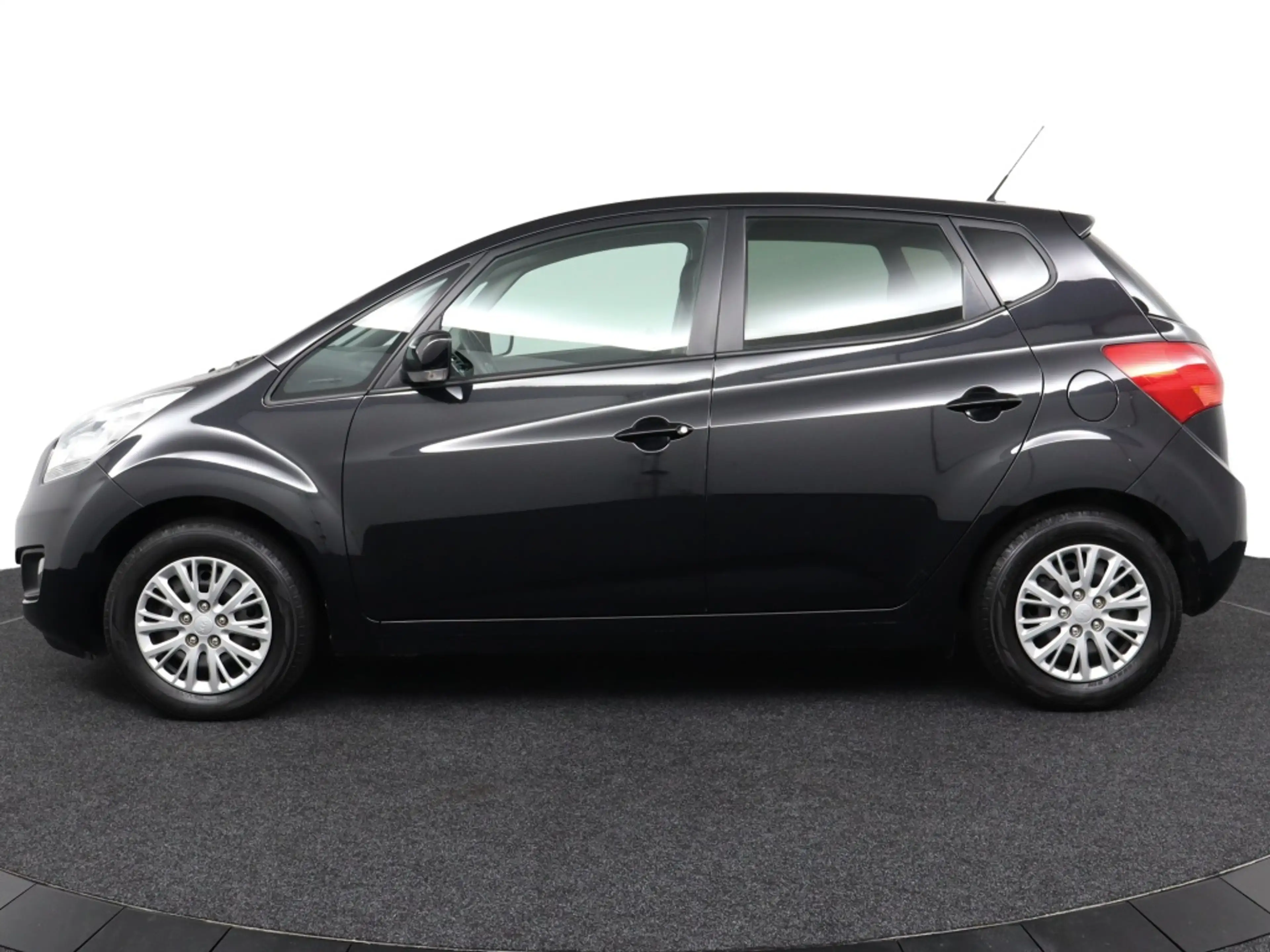 Kia Venga 1.6 CVVT ExecutiveLine — photo 6