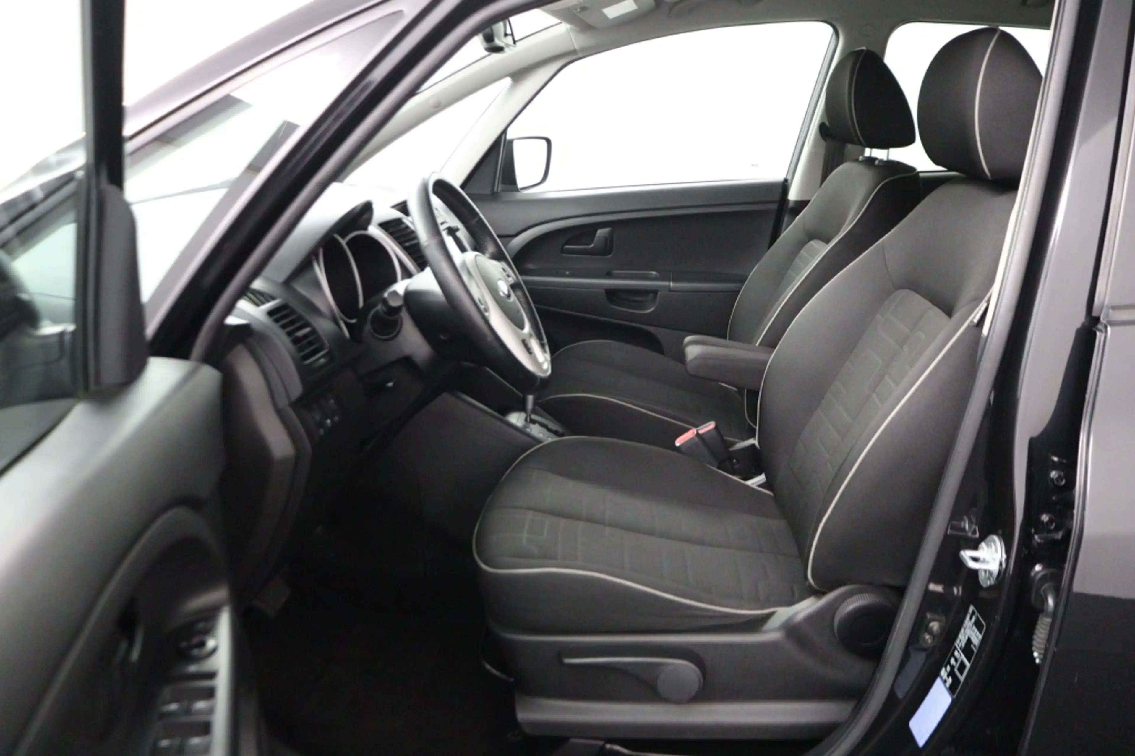 Kia Venga 1.6 CVVT ExecutiveLine — photo 4