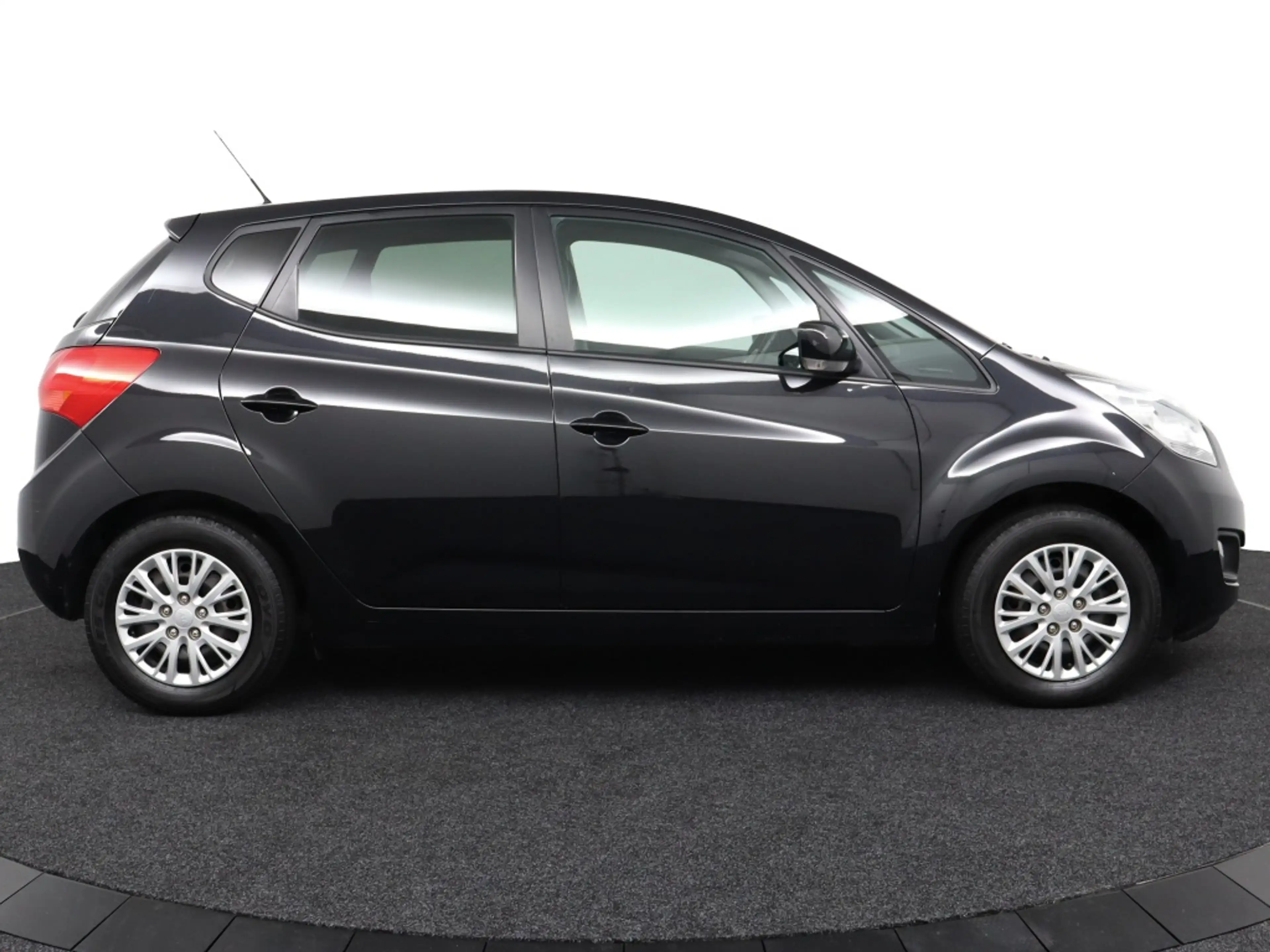 Kia Venga 1.6 CVVT ExecutiveLine — photo 13