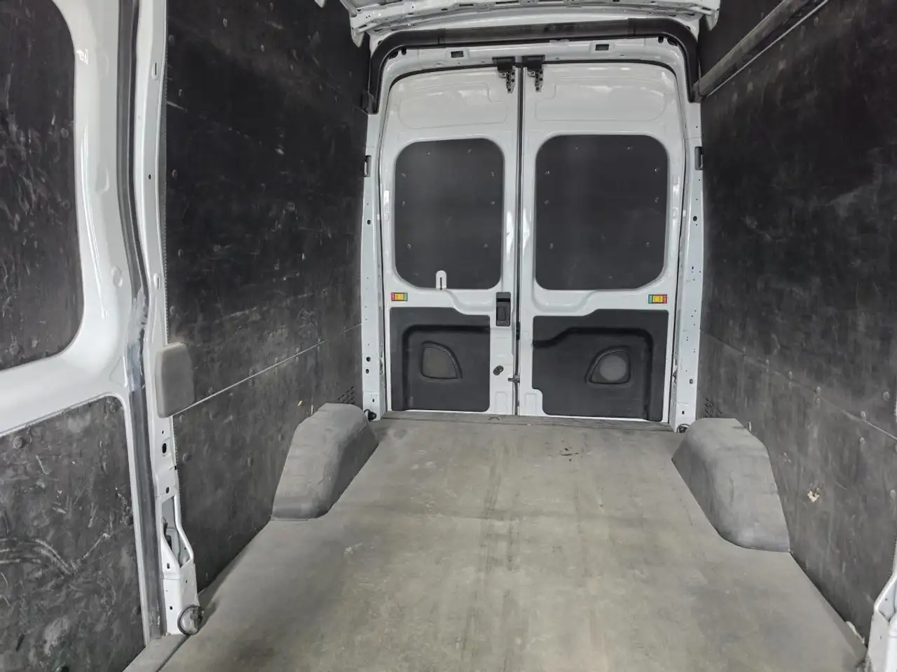 Ford Transit Cargo Van снимка Ford Transit Cargo Van