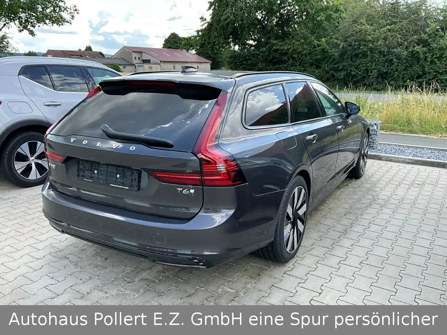 Volvo V90 T6 Plus Dark Recharge Plug-In Hybrid AWD Grau - 2