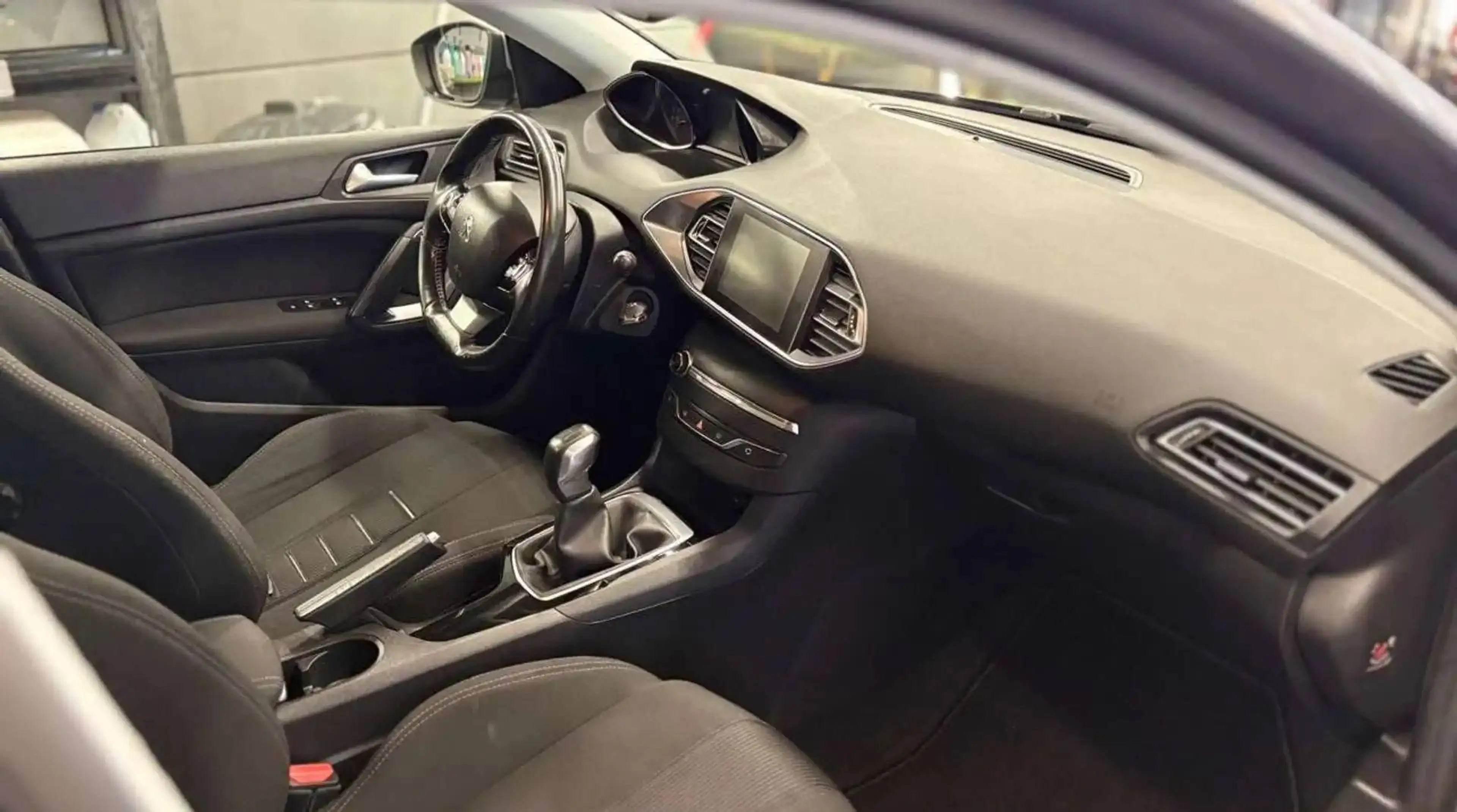 Peugeot 308 1.2 PureTech bj. 2014 143000 km — photo 14
