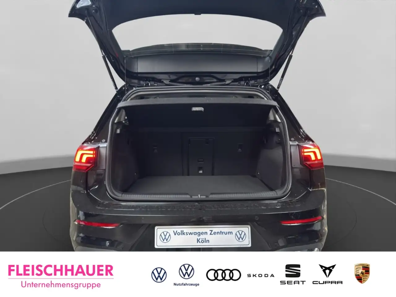 Volkswagen Golf Style 1.5 eTSI DSG KAMERA KEYLESS ACC APP-CONNECT 16