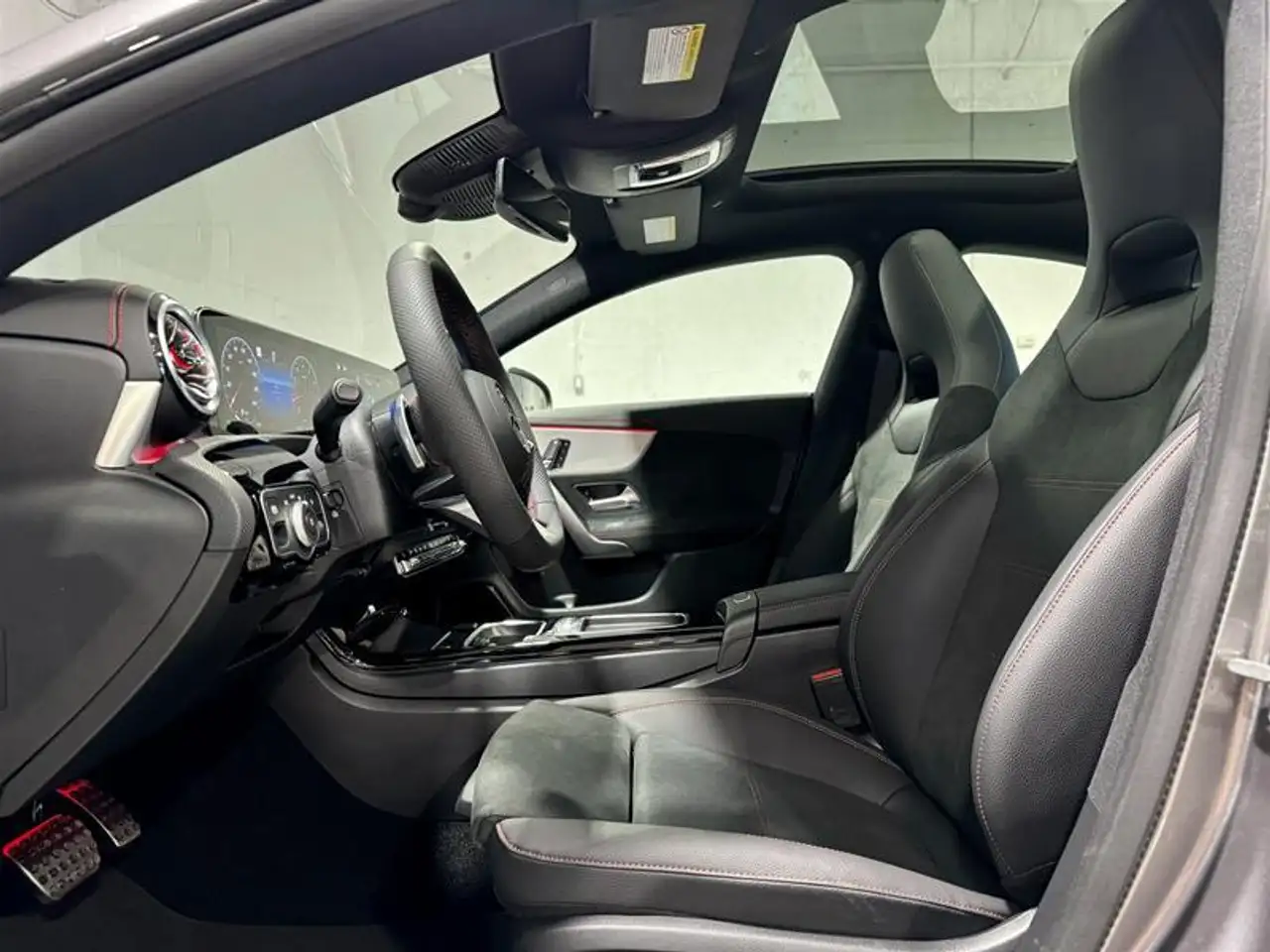 Mercedes-Benz CLA снимка Mercedes-Benz CLA