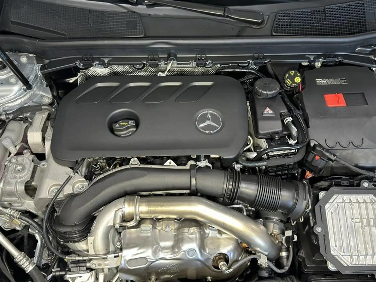 Mercedes-Benz CLA снимка Mercedes-Benz CLA