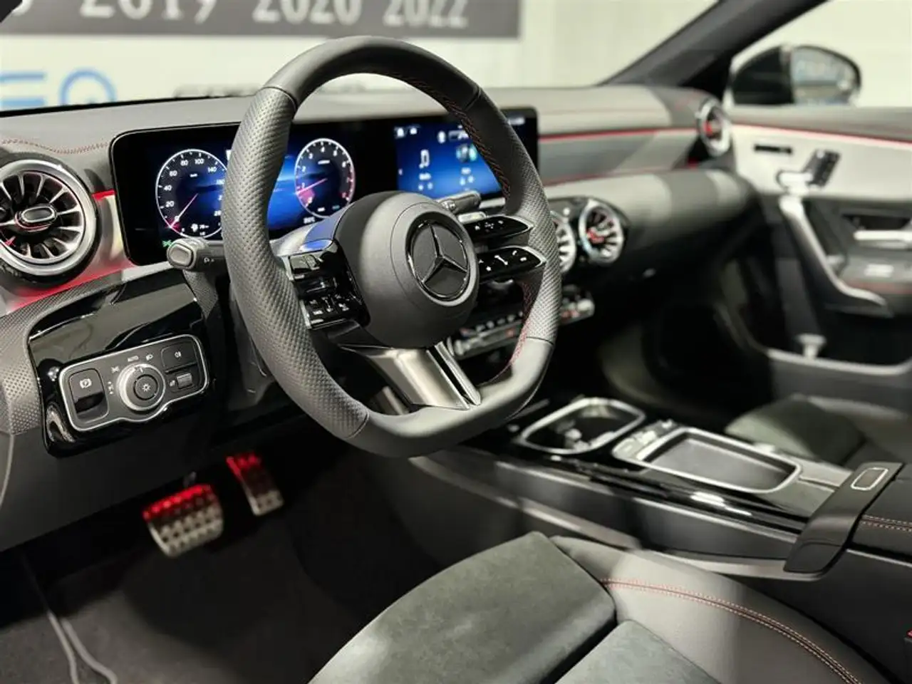 Mercedes-Benz CLA снимка Mercedes-Benz CLA