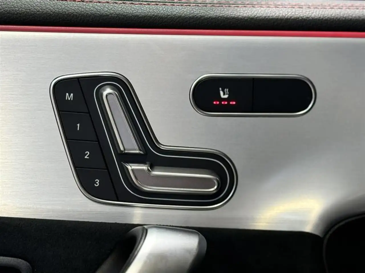 Mercedes-Benz CLA снимка Mercedes-Benz CLA