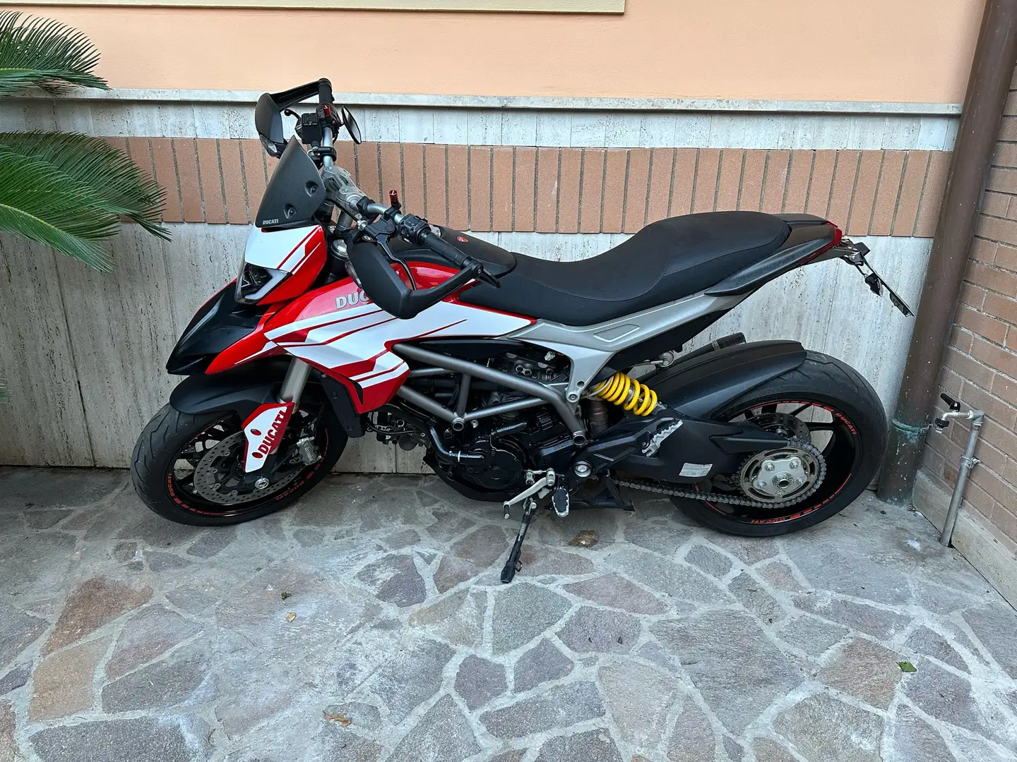 Ducati Hyperstrada Červená - 1