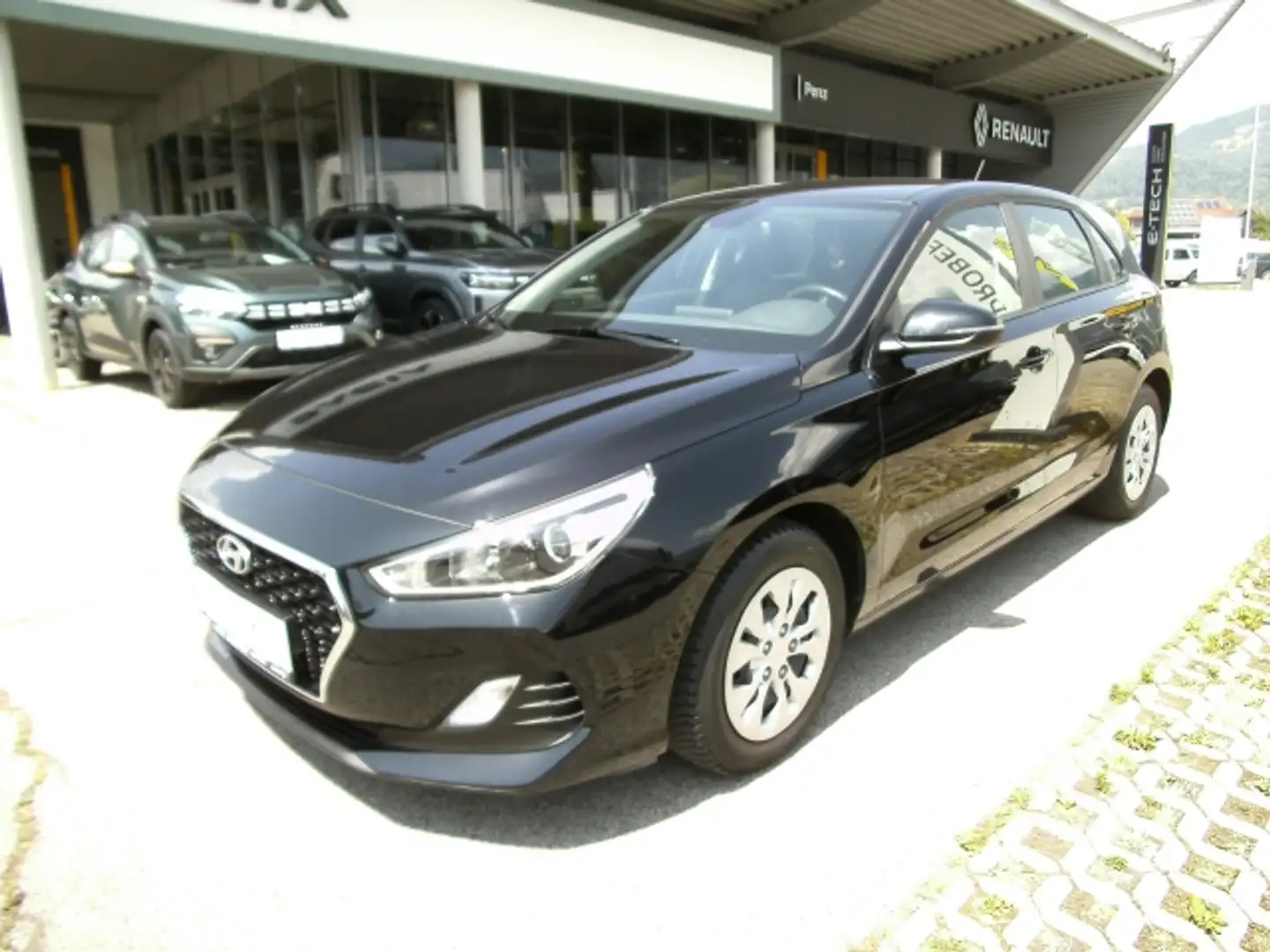 Hyundai i30 i30 1,4 MPI Entry Schwarz - 1