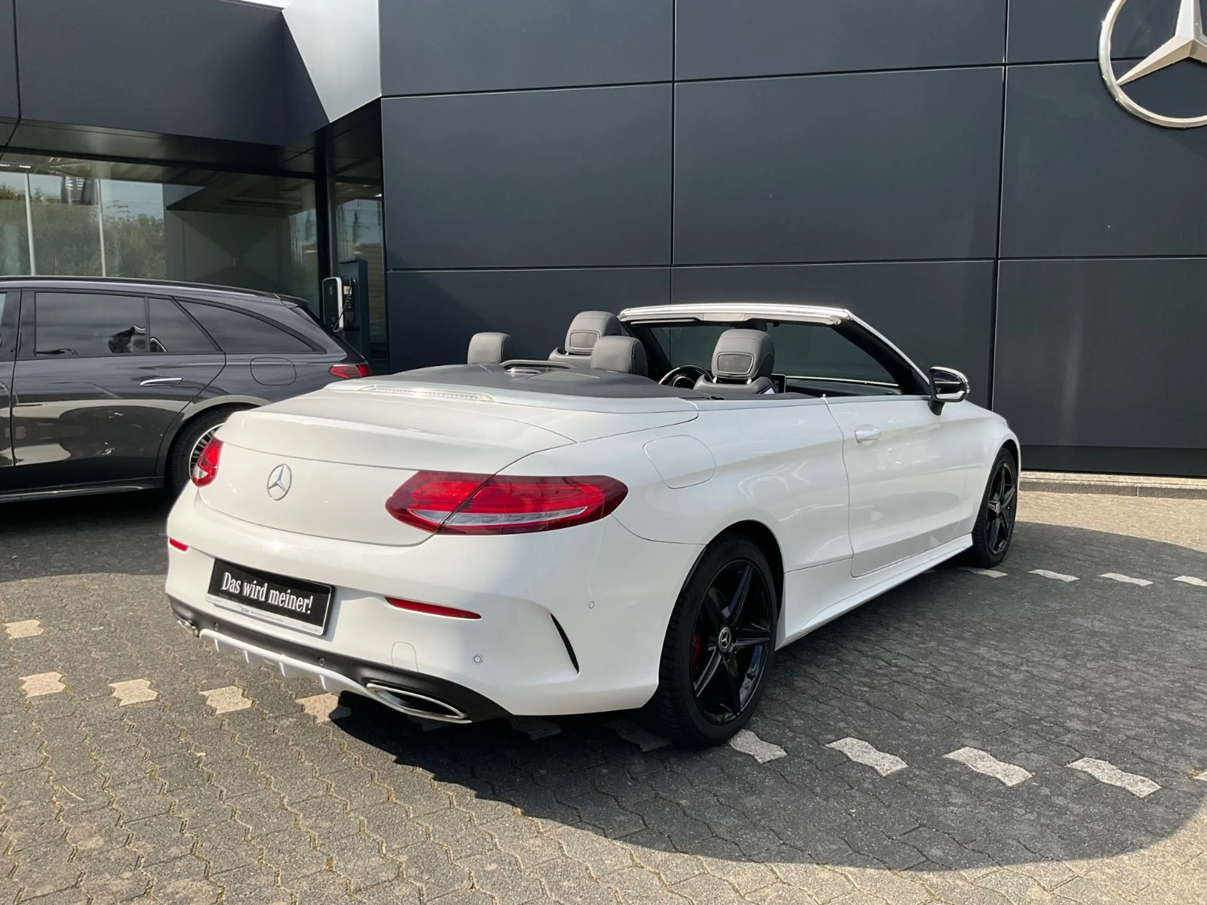 Mercedes-Benz C 250 Cabrio *AMG Line* — photo 9