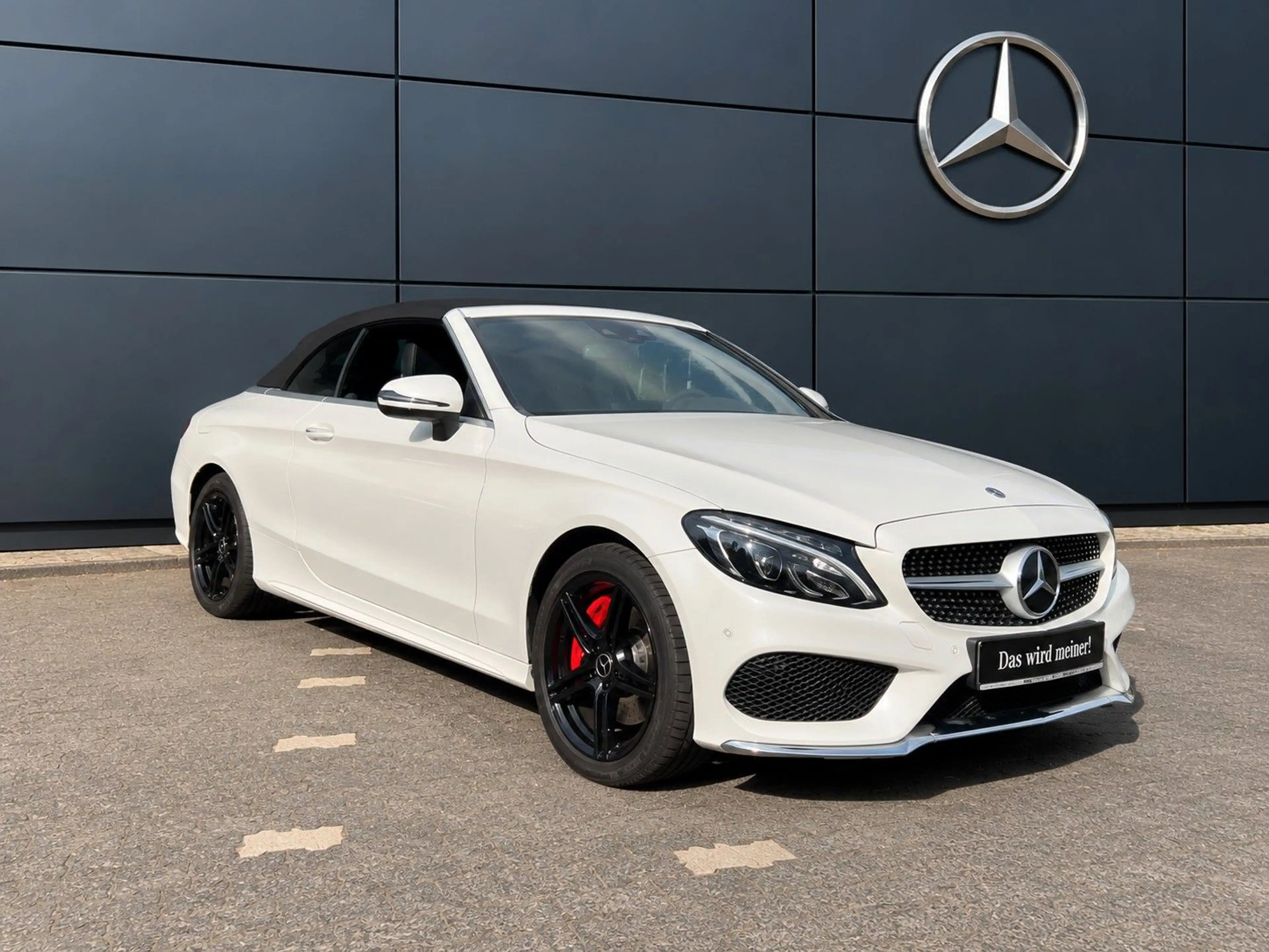 Mercedes-Benz C 250 Cabrio *AMG Line* — photo 2