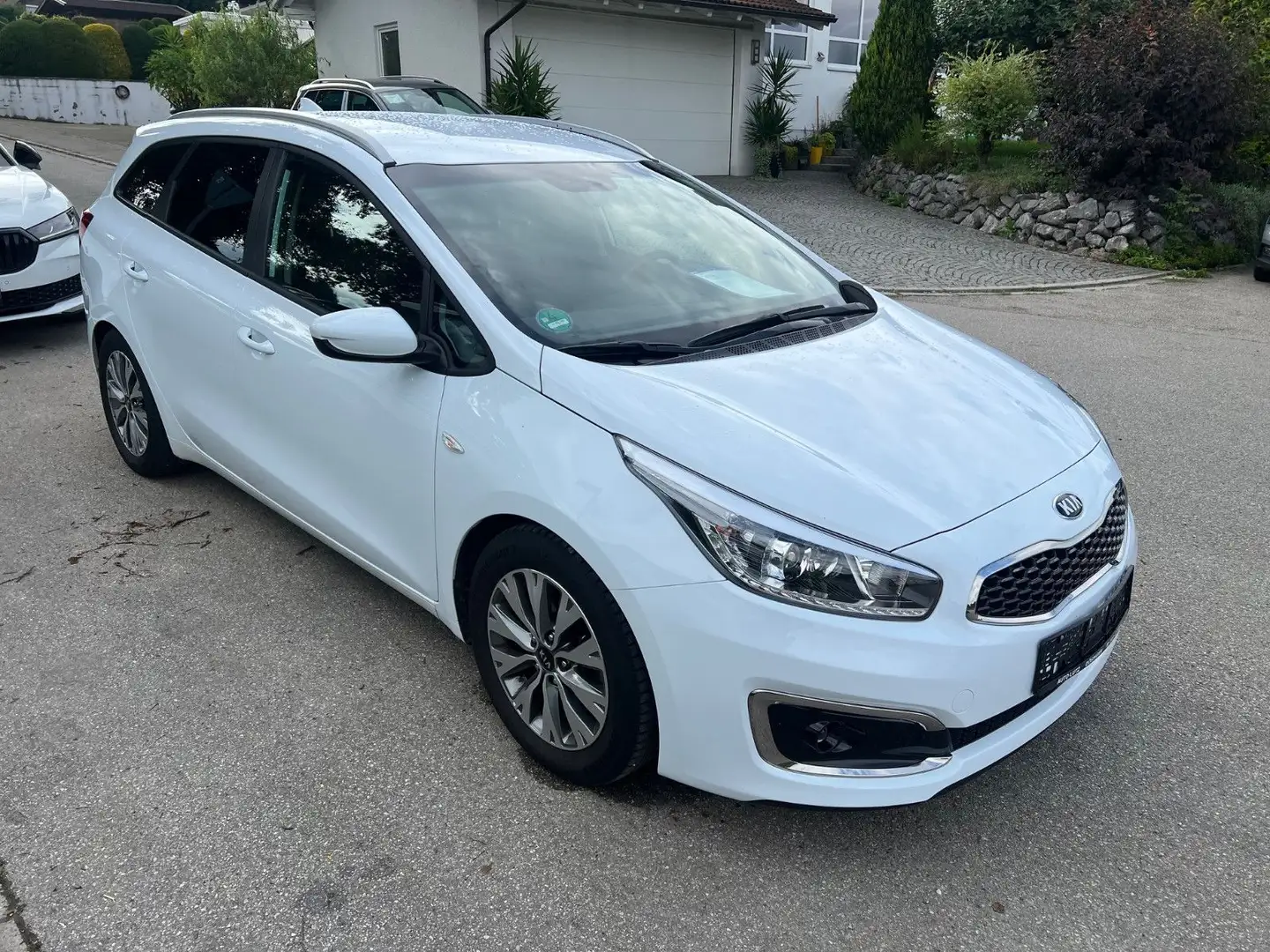 Kia Ceed SW / cee'd SW Edition+ 1,0 T Weiß - 2