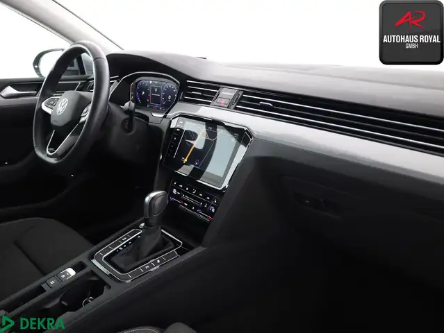 Volkswagen Passat view 10