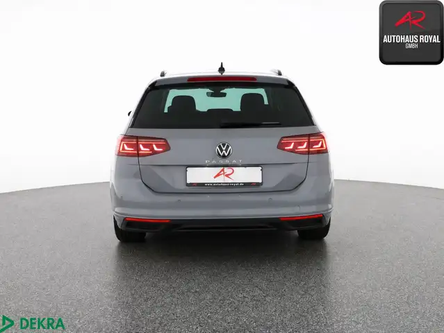 Volkswagen Passat view 4