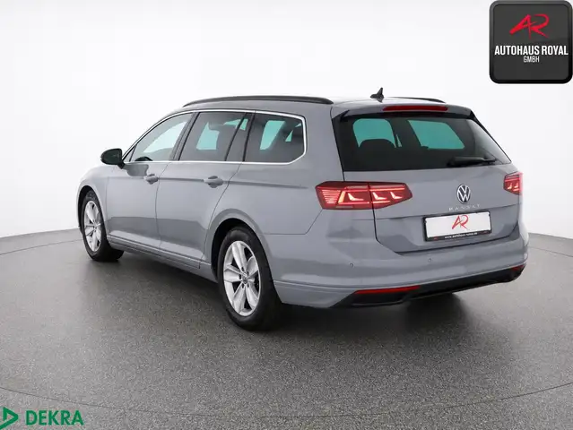 Volkswagen Passat view 3