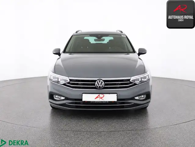 Volkswagen Passat view 8