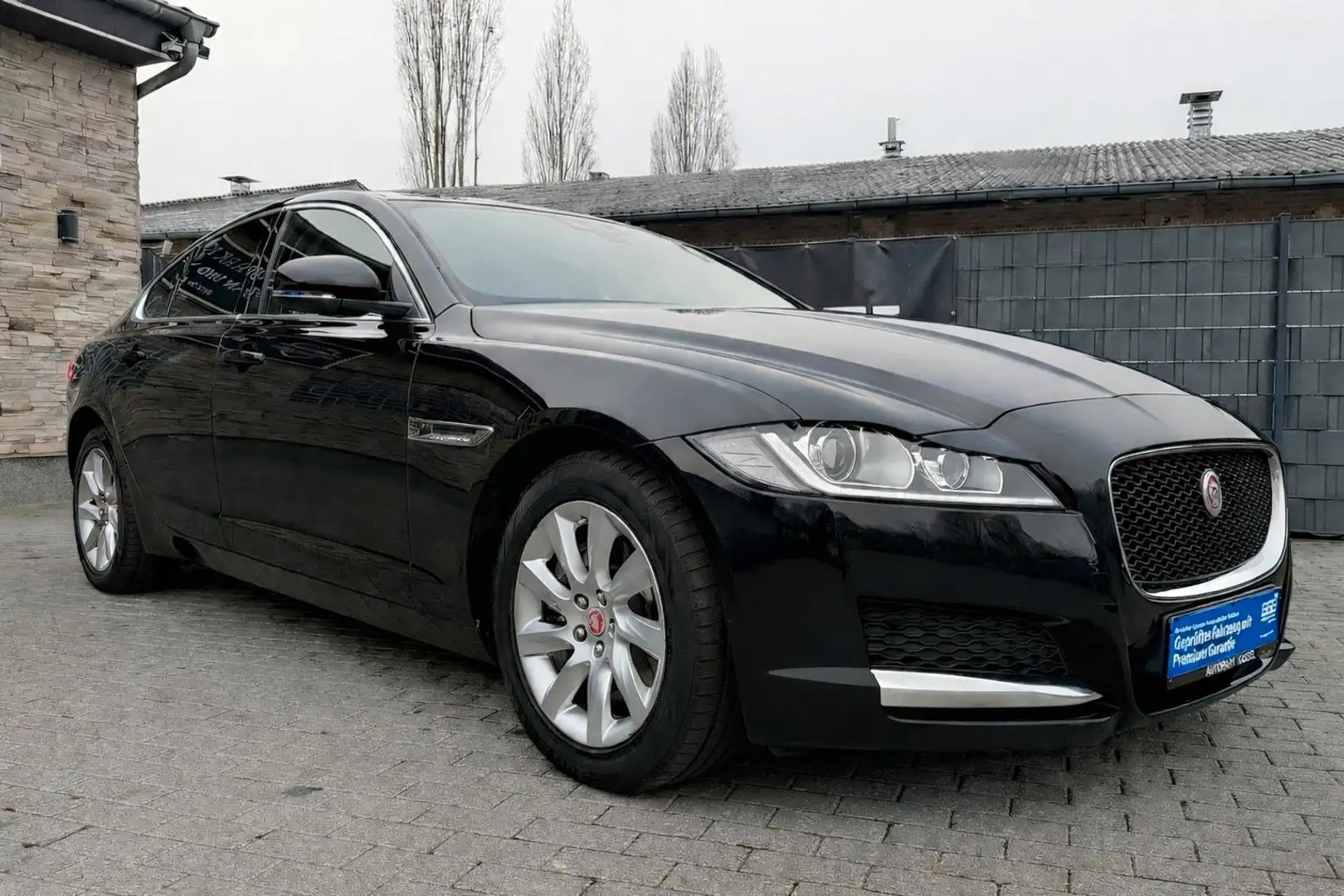 Jaguar XF Pure 2.0 Diesel*KLI*KAM*LED*ACC*TÜV* Schwarz - 1