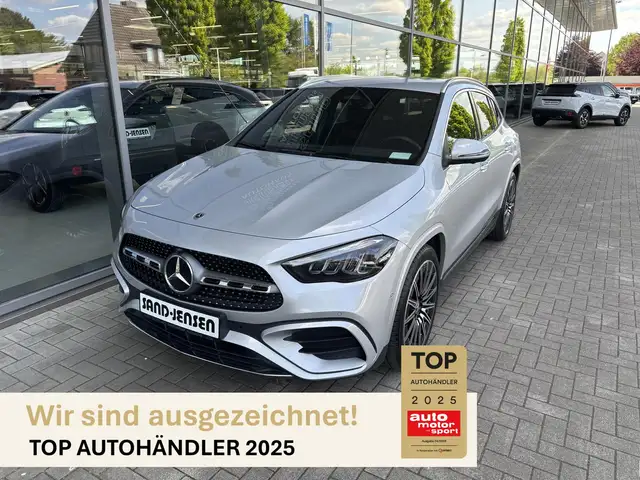 Mercedes-Benz GLA 200 AMG Line Premium Standhzng AHK 360° 20"