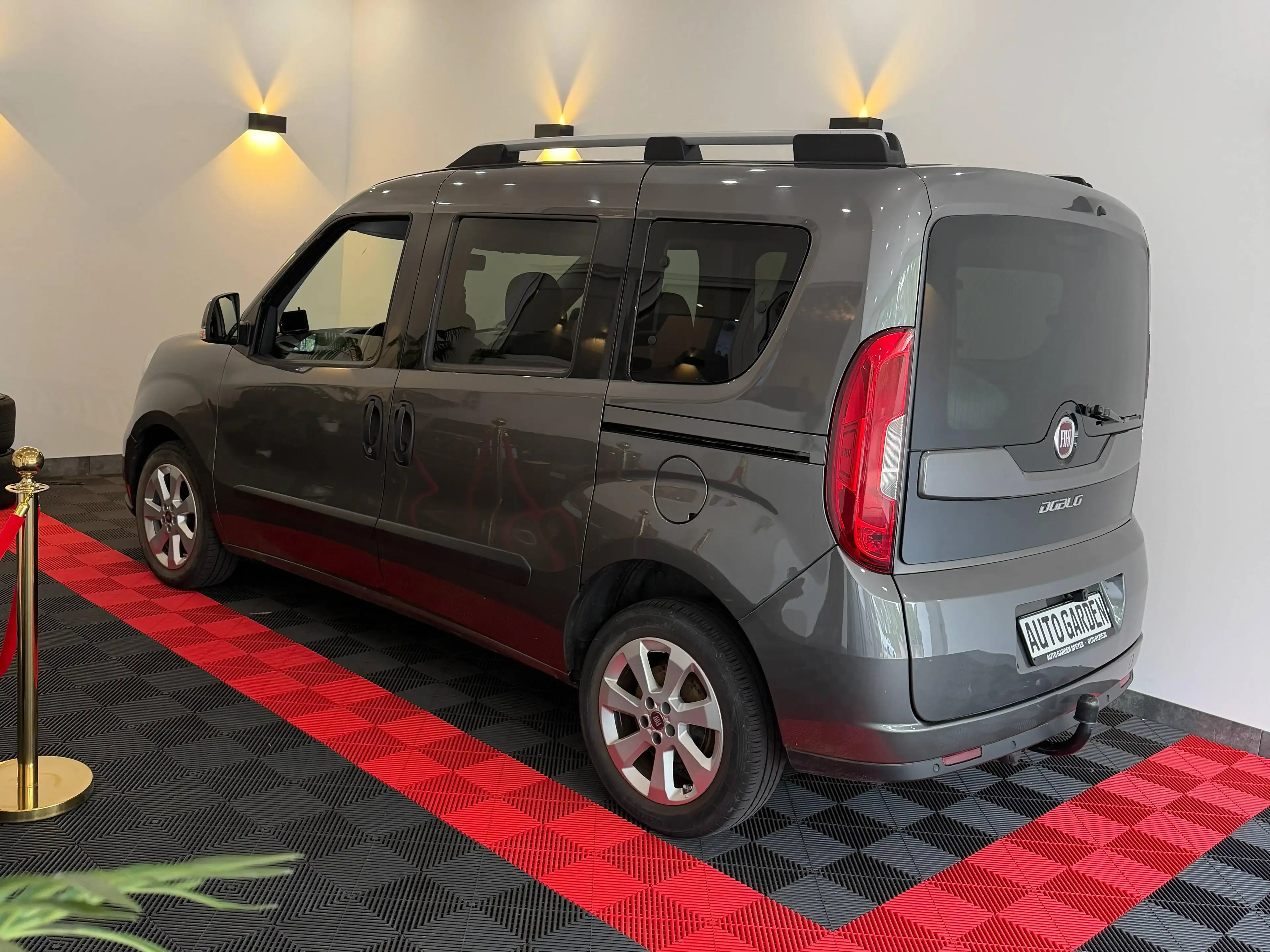 Fiat Doblo Lounge (Kurzversion) — photo 4