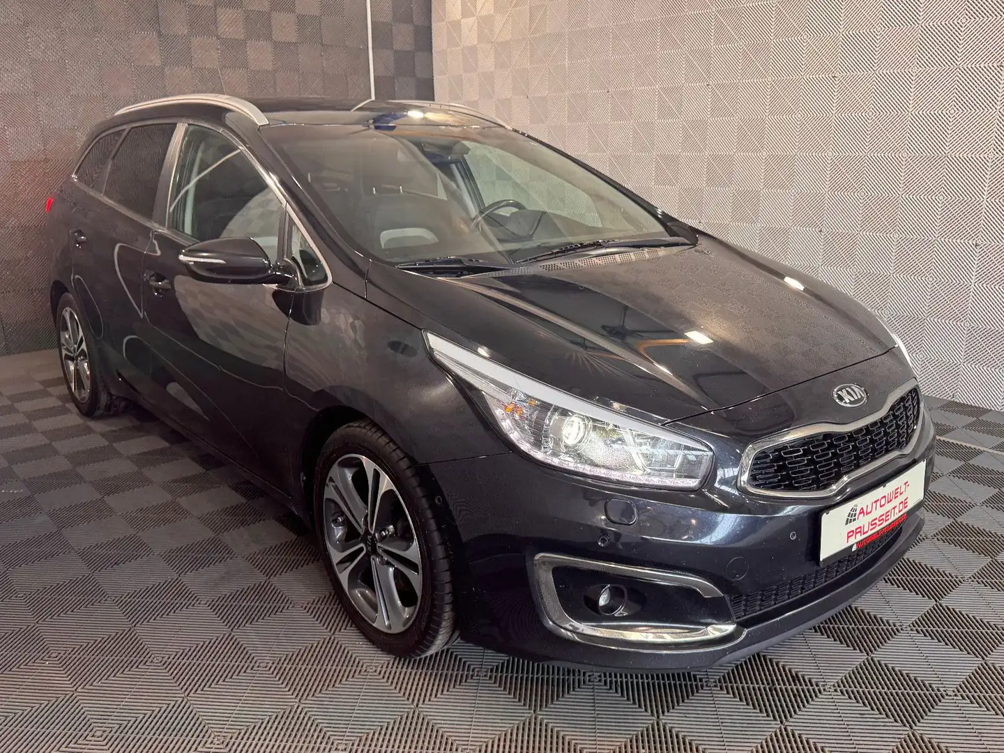 Kia Ceed SW / cee'd SW Schwarz - 1