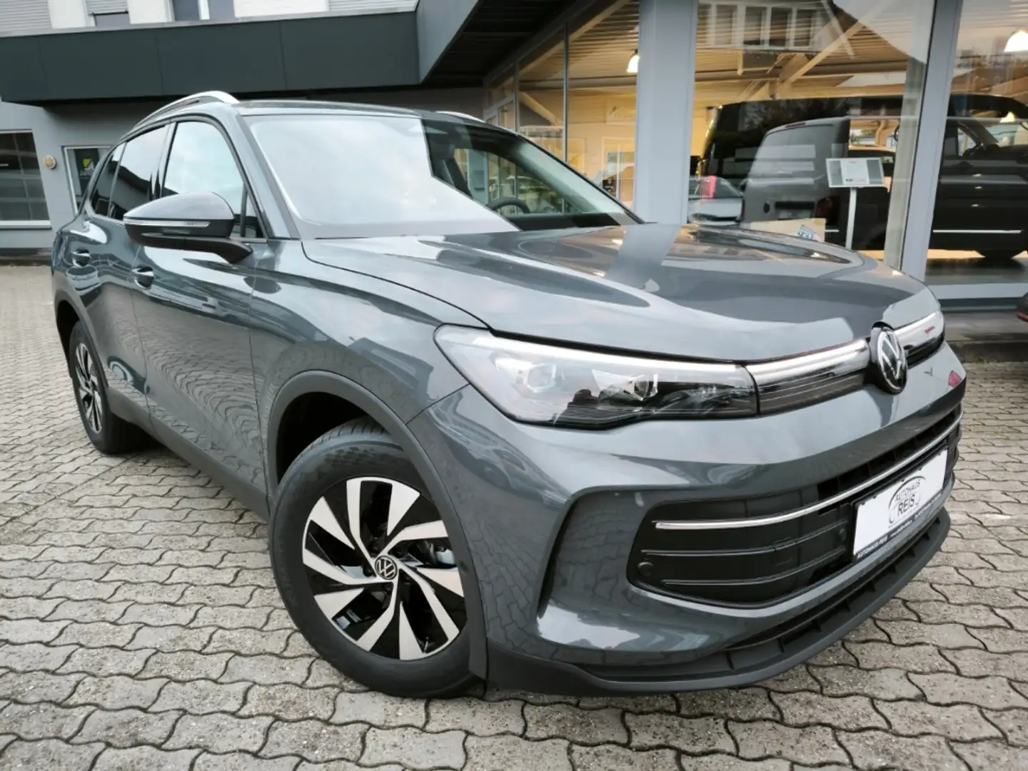 Volkswagen Tiguan 1.5 eTSI DSG LIFE AHK APPCONNECT LED SITZHZG.LENKR Grau - 1