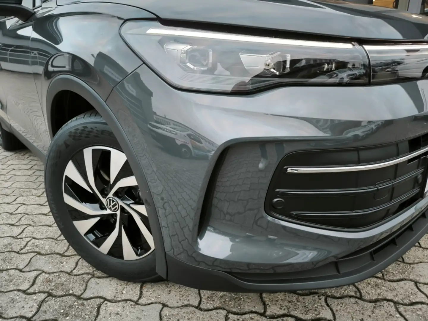 Volkswagen Tiguan 1.5 eTSI DSG LIFE AHK APPCONNECT LED SITZHZG.LENKR Grau - 2