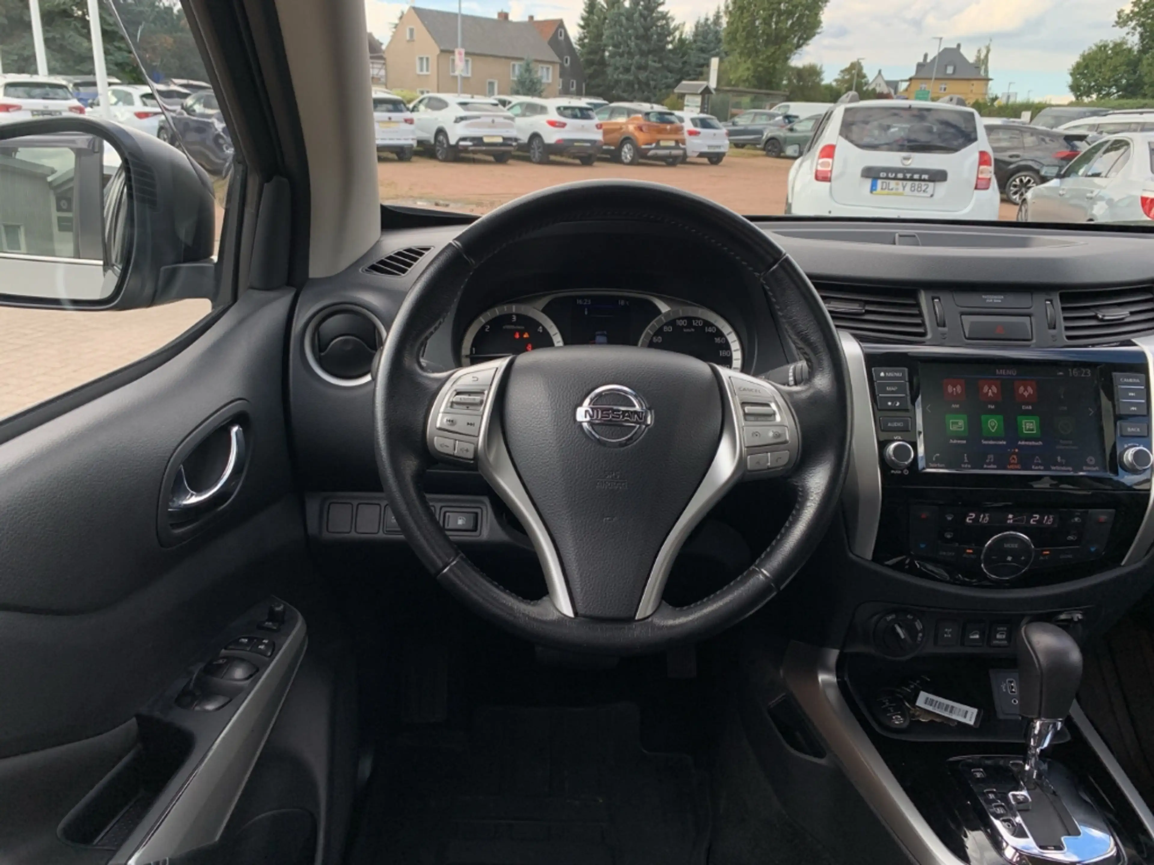 Nissan Navara NP300 N-Guard Double Cab 4x4 AHK+NAVI+GJR — photo 15