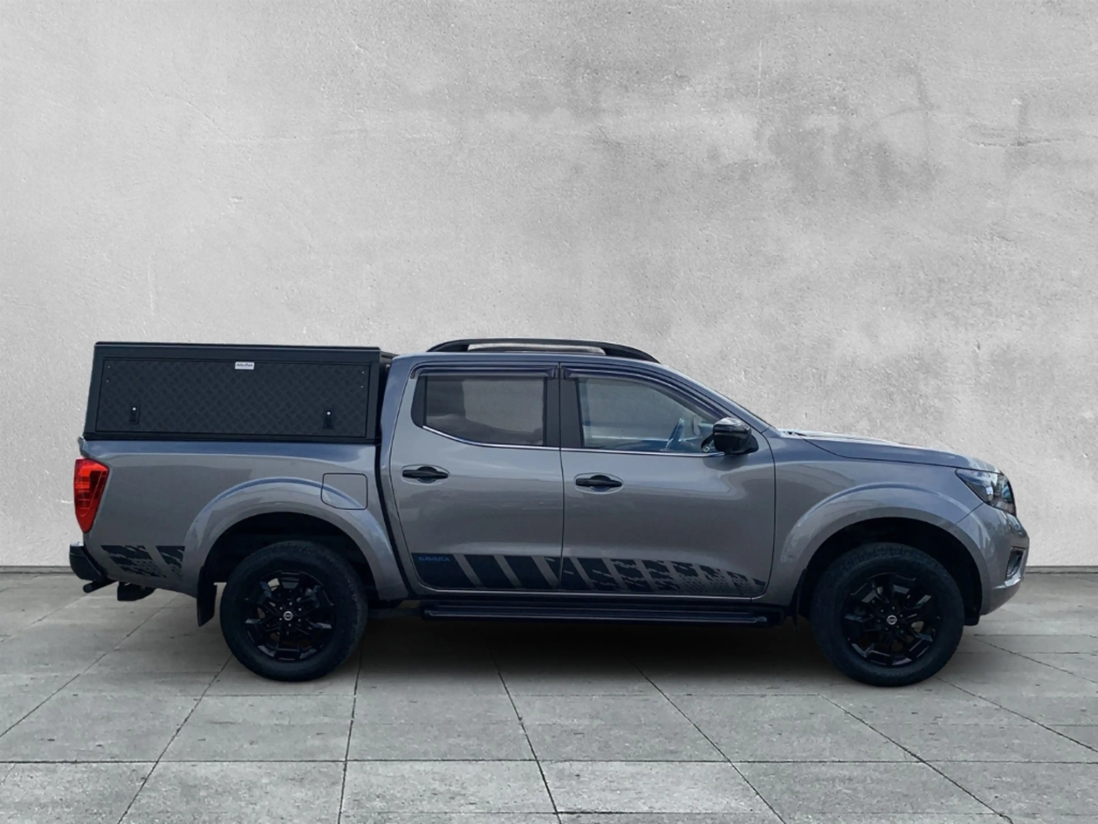Nissan Navara NP300 N-Guard Double Cab 4x4 AHK+NAVI+GJR — photo 6