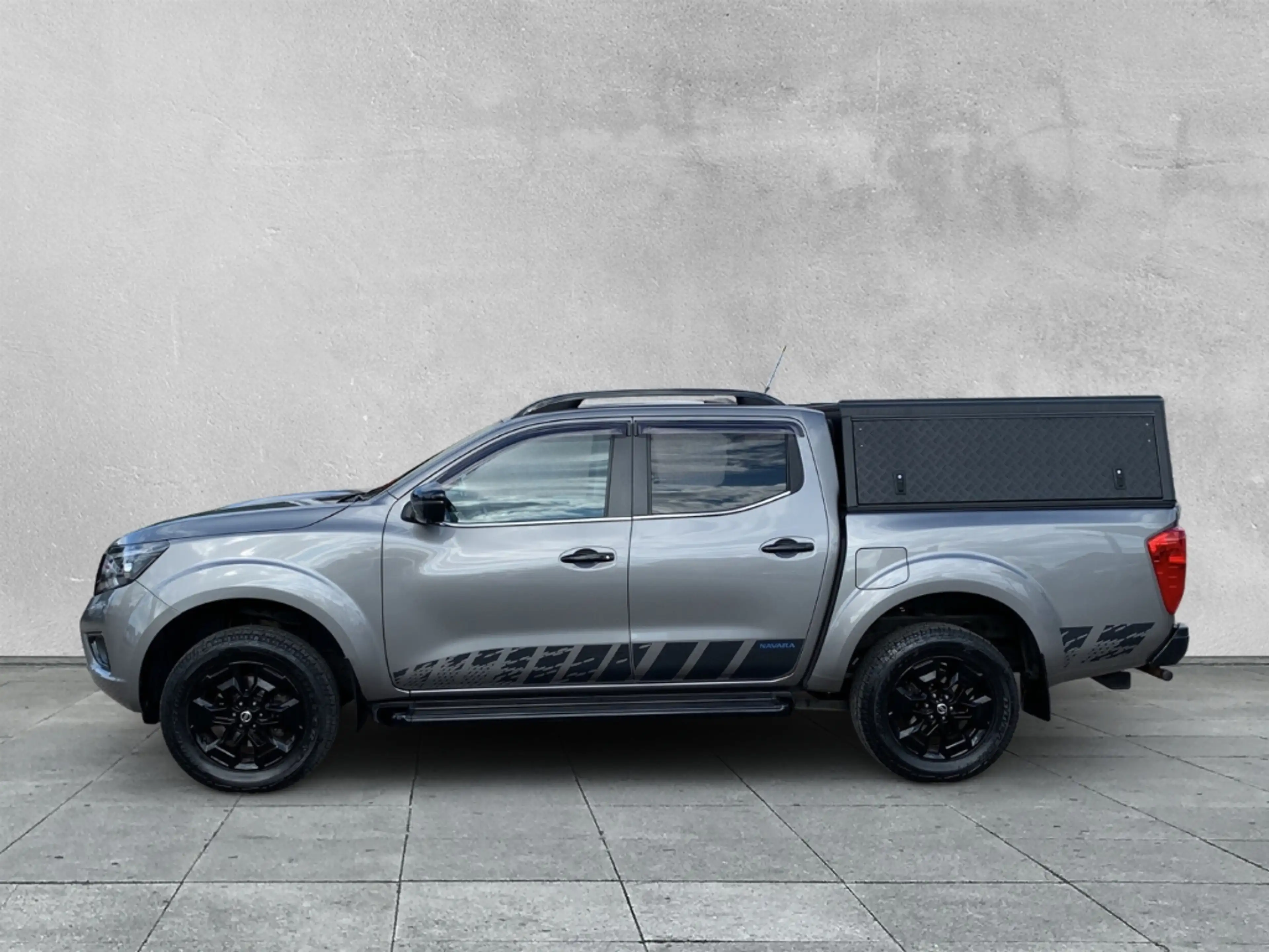 Nissan Navara NP300 N-Guard Double Cab 4x4 AHK+NAVI+GJR — photo 2