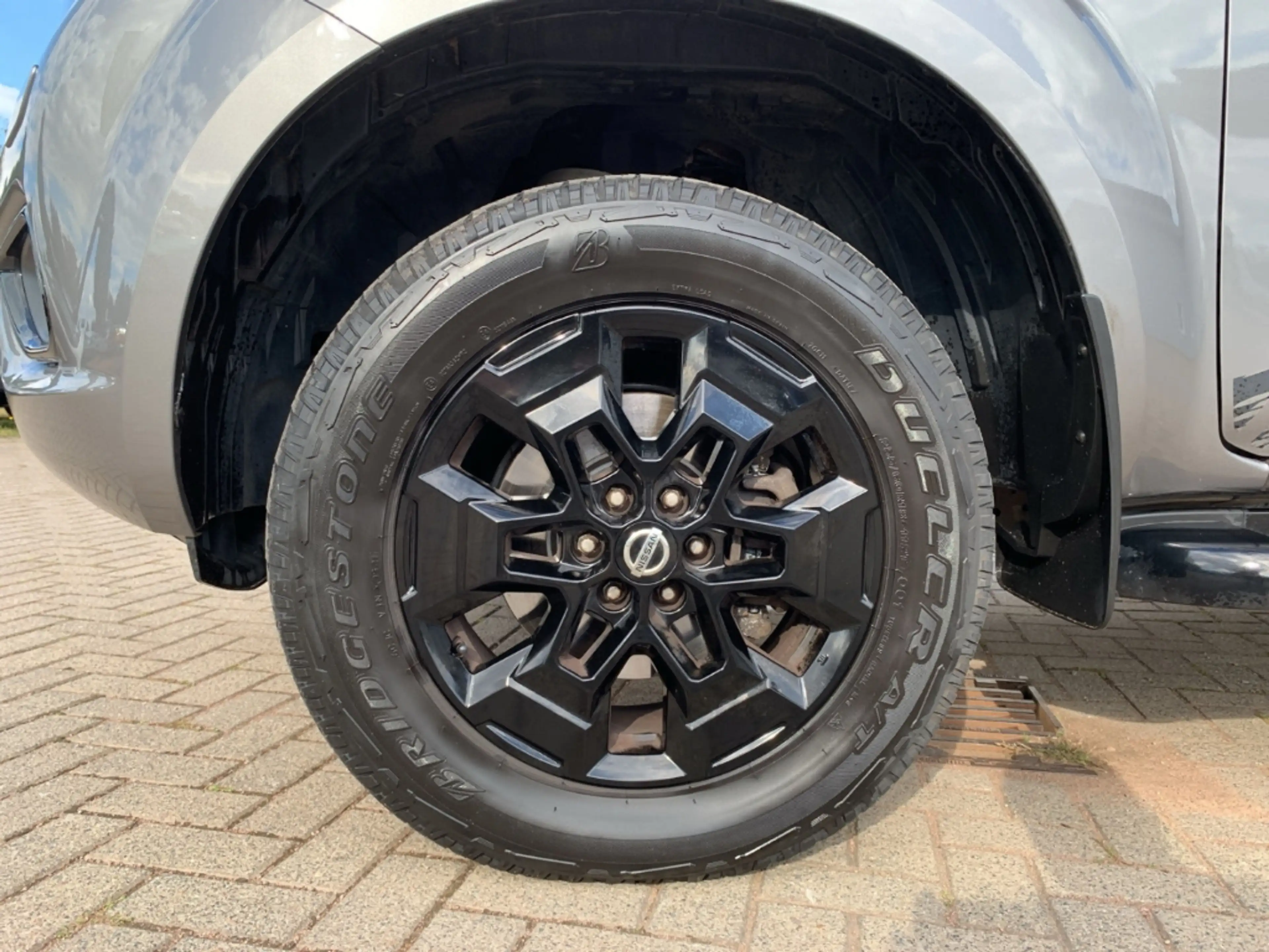 Nissan Navara NP300 N-Guard Double Cab 4x4 AHK+NAVI+GJR — photo 13