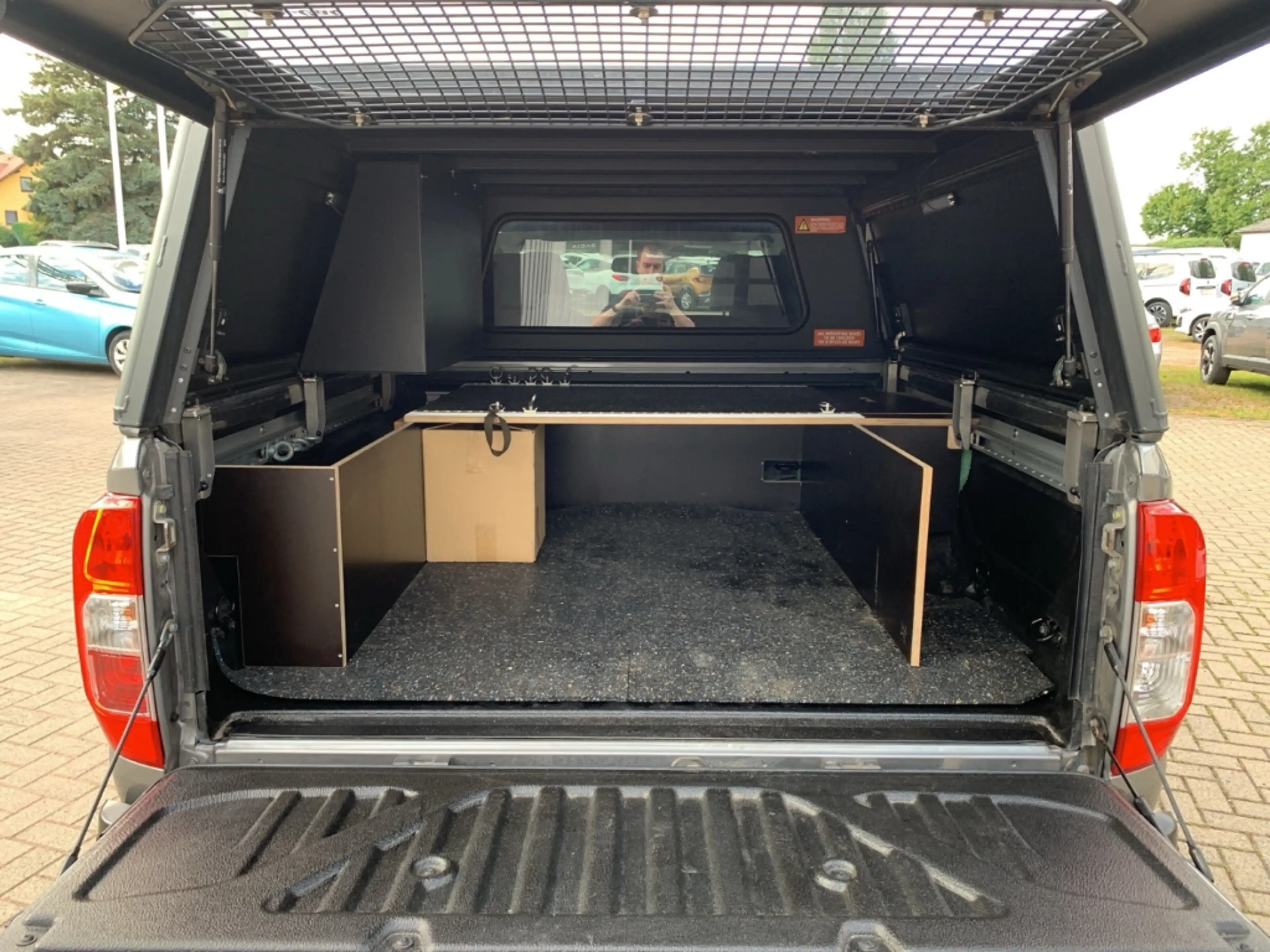 Nissan Navara NP300 N-Guard Double Cab 4x4 AHK+NAVI+GJR — photo 12
