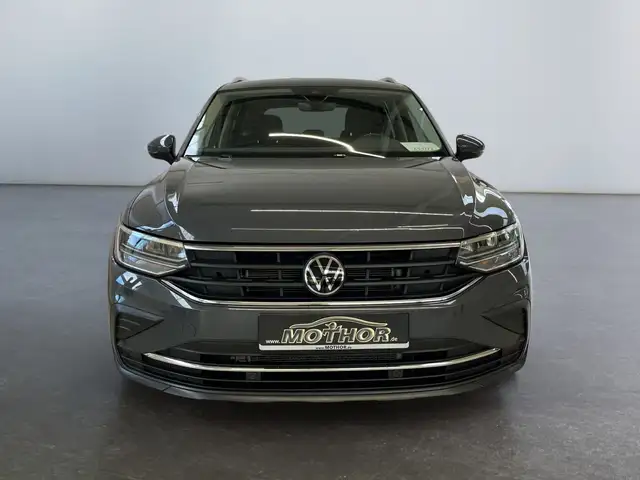 Volkswagen Tiguan view 6