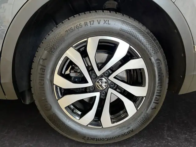Volkswagen Tiguan view 15