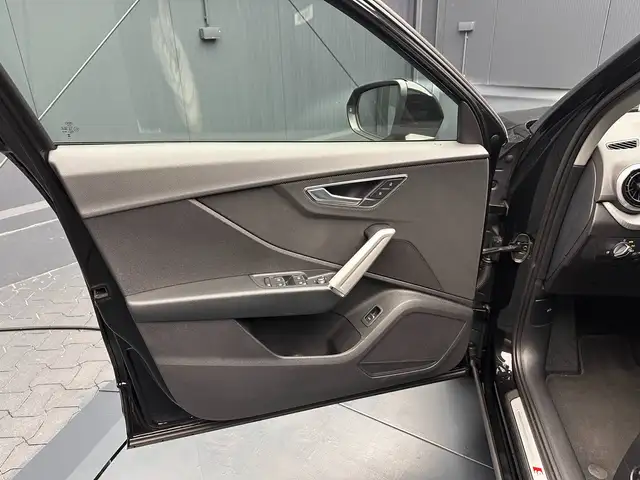 Audi Q2 view 13