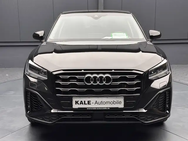 Audi Q2 view 8