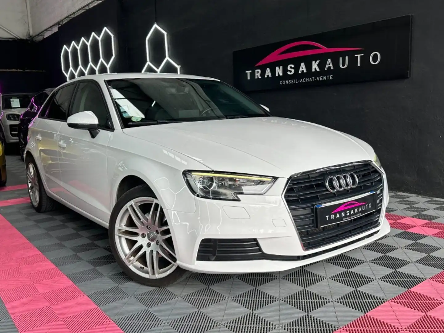 Audi A3 1.6 TDI 110 ch S tronic 7 Design Distribution OK - Blanc - 1