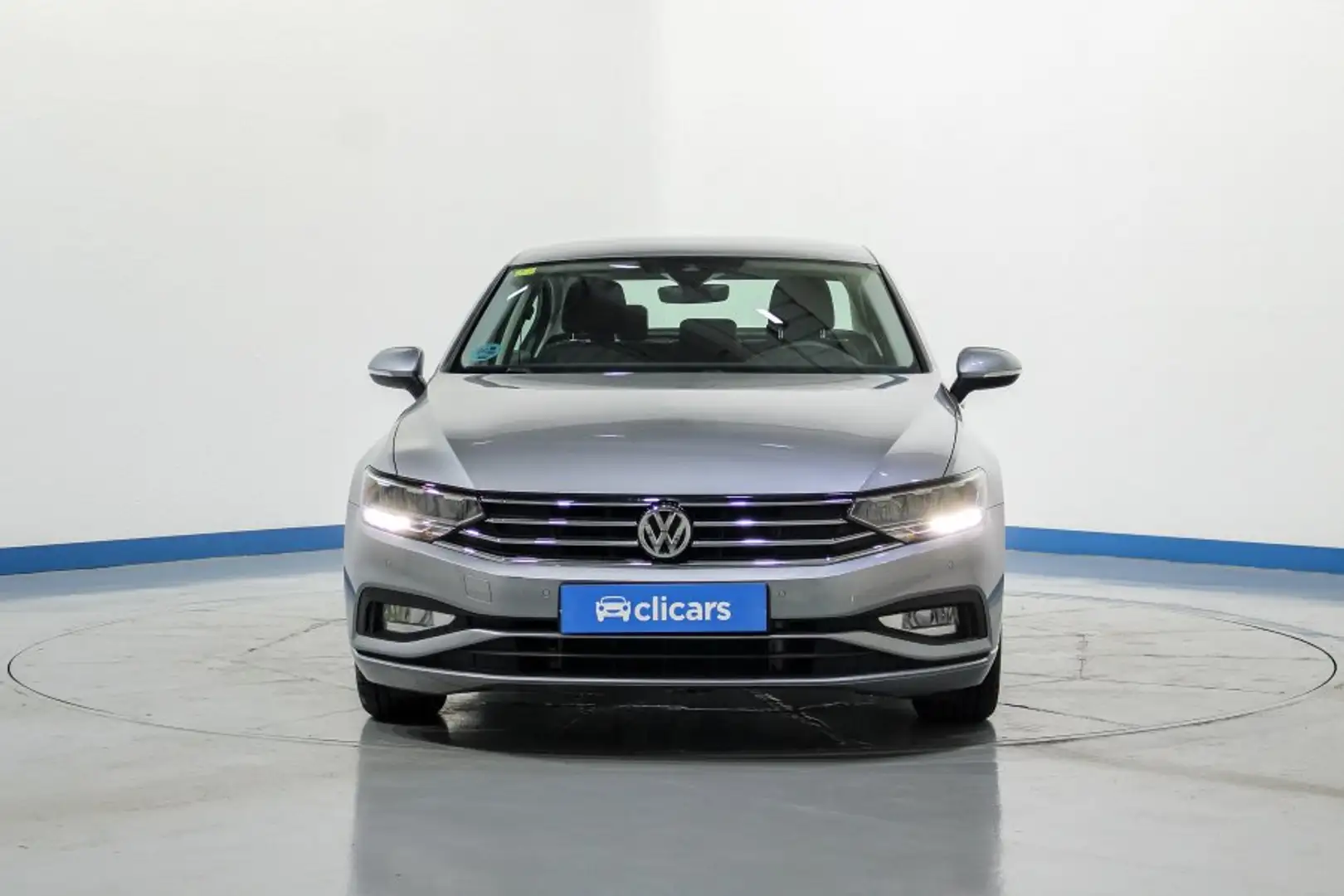 Volkswagen Passat 1.6TDI Business DSG7 Stříbrná - 2