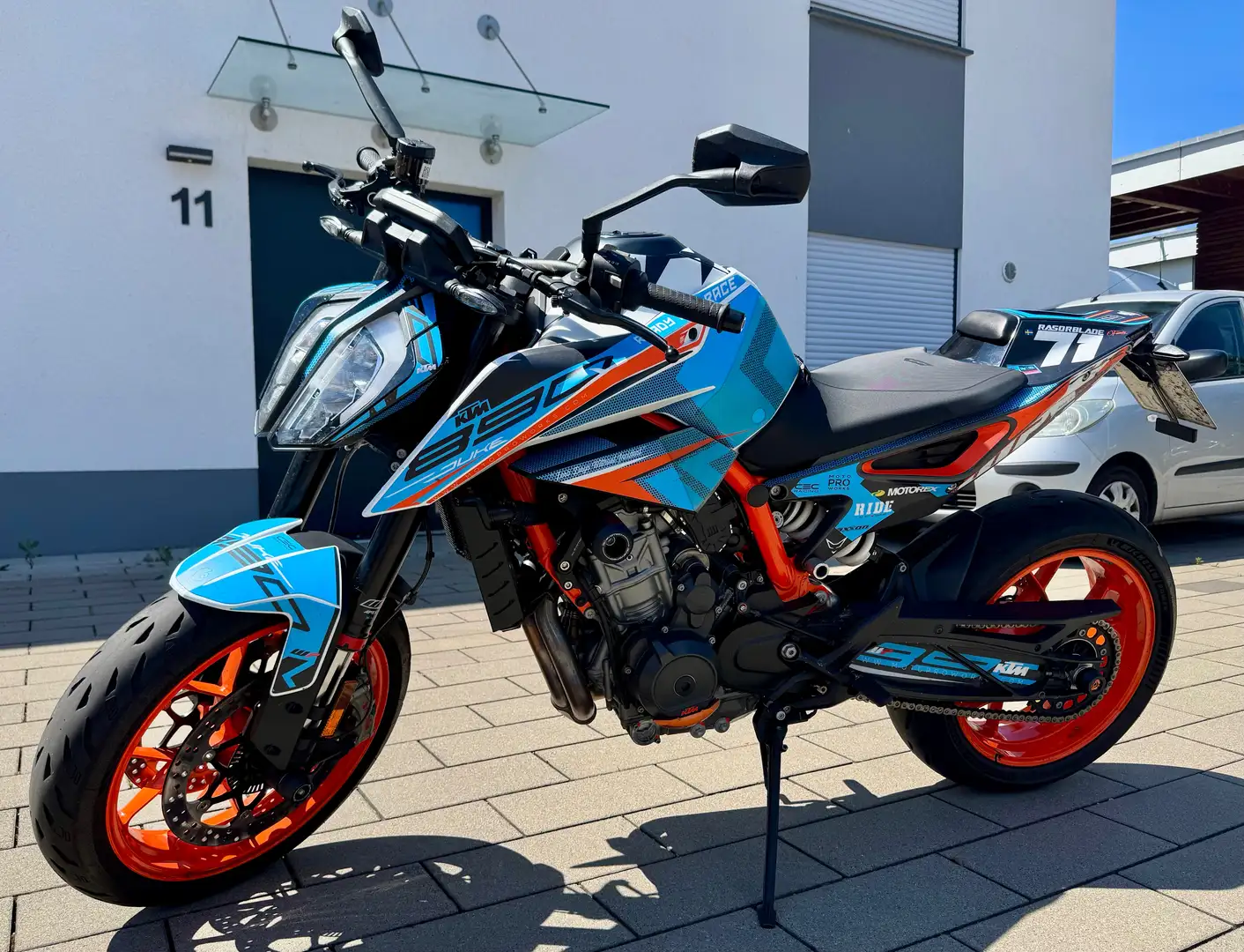 KTM 890 Duke R - 1