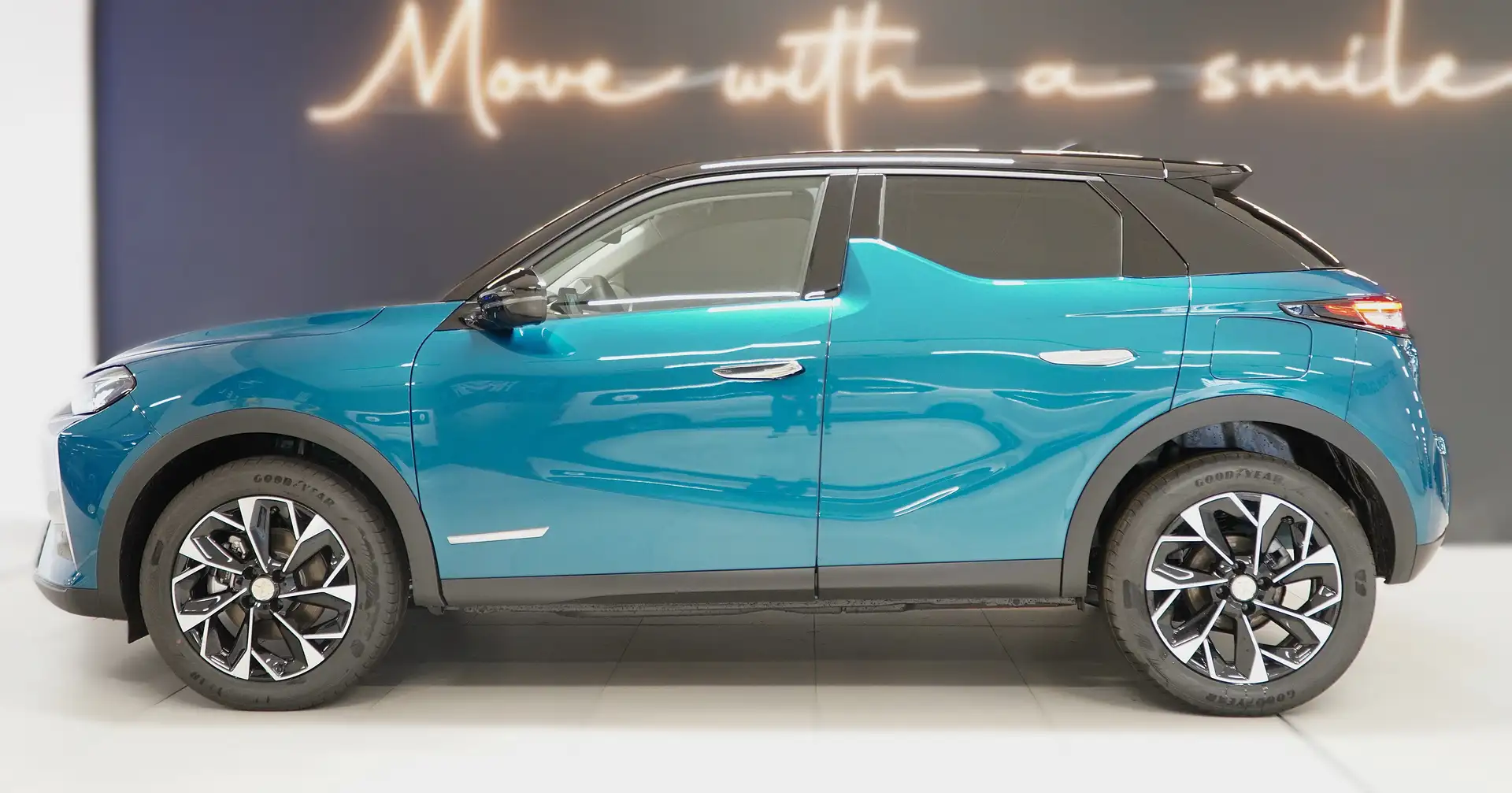 DS Automobiles DS 3 Hybrid Jules Verne Blau - 2