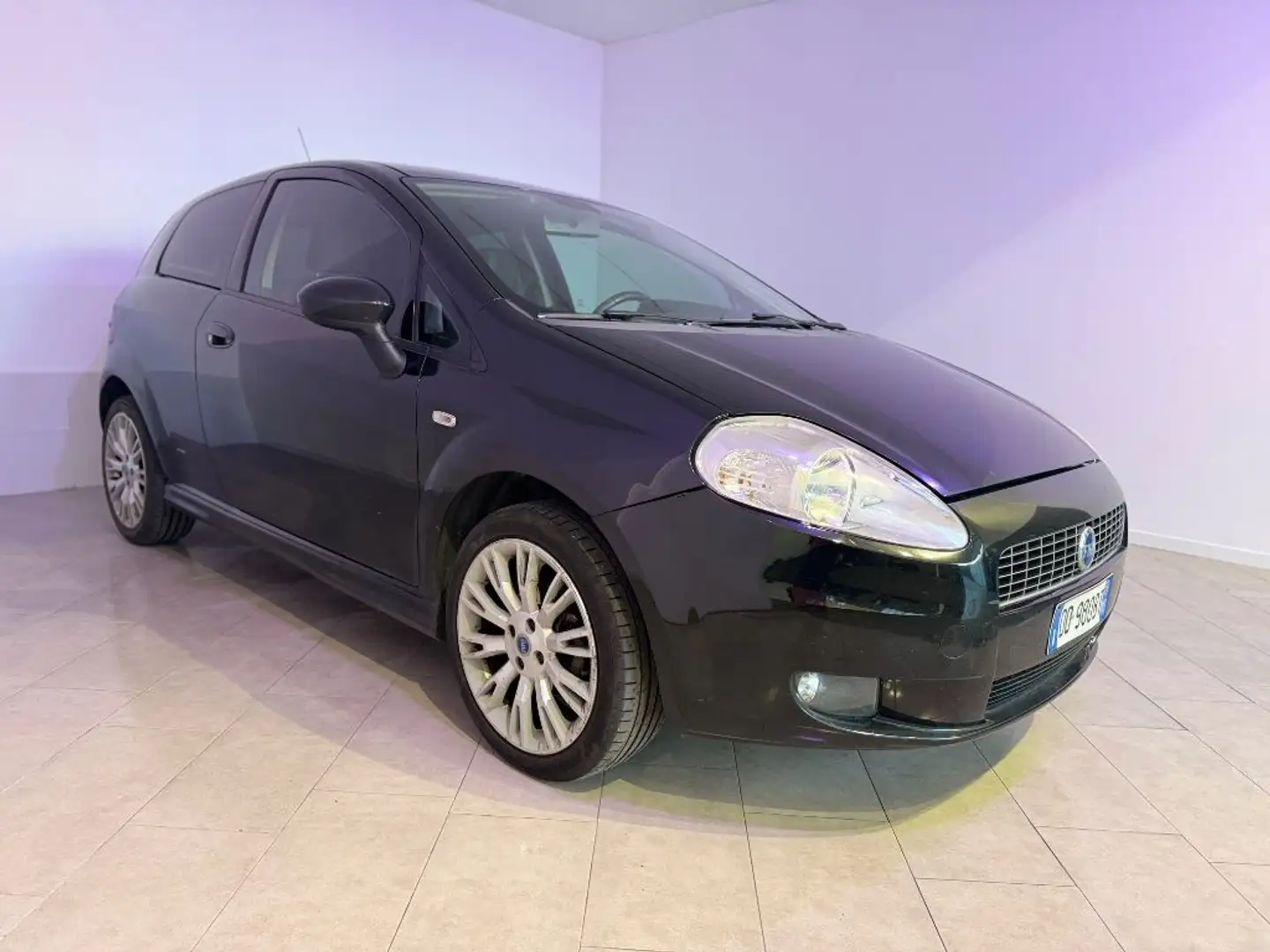 Fiat Grande Punto 1.4 Starjet 16V 3 porte Emotion Schwarz - 2