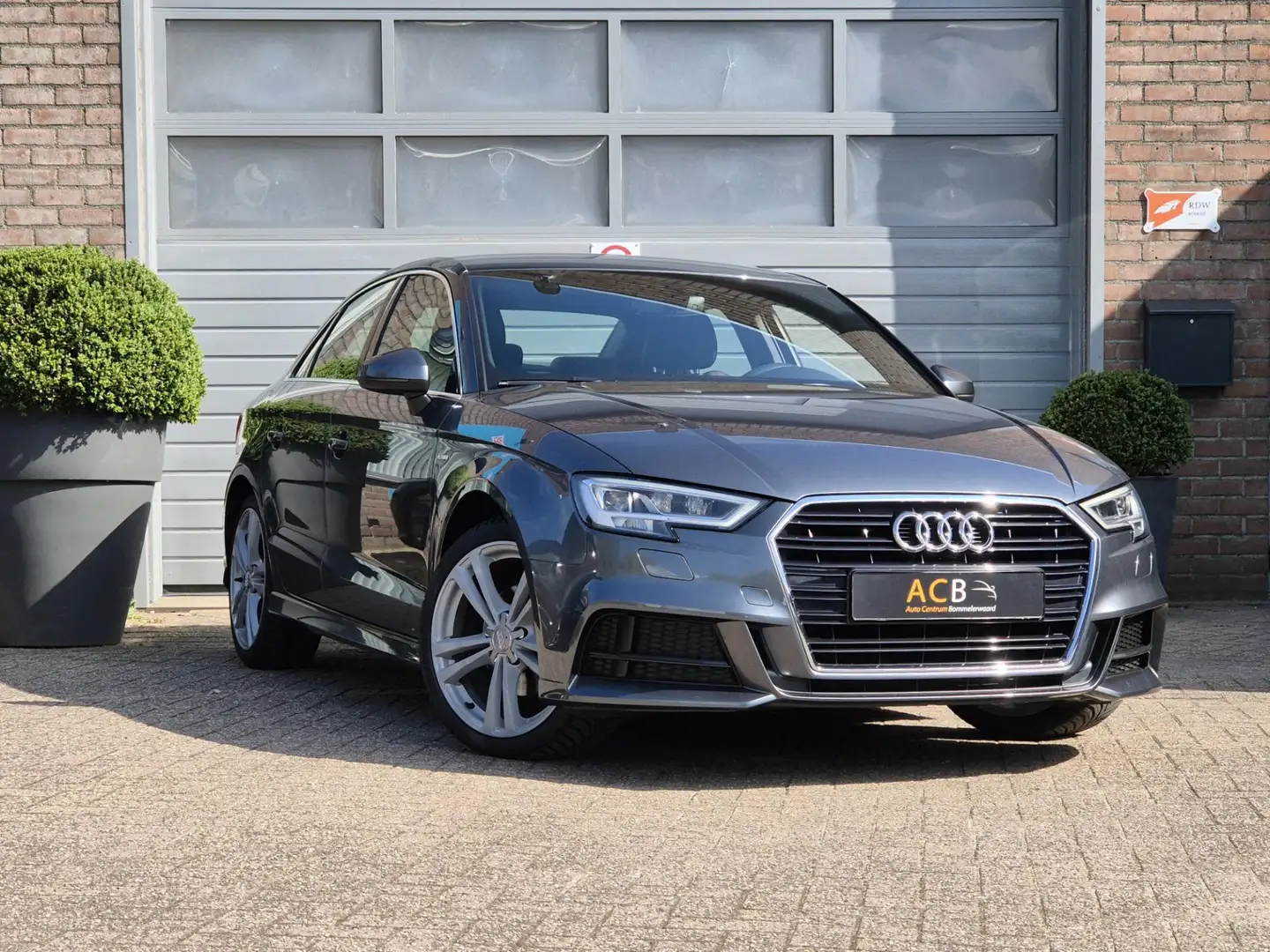 Audi A3 Limousine 1.5 TFSI Sport S Line Edition Automaat. Gris - 1