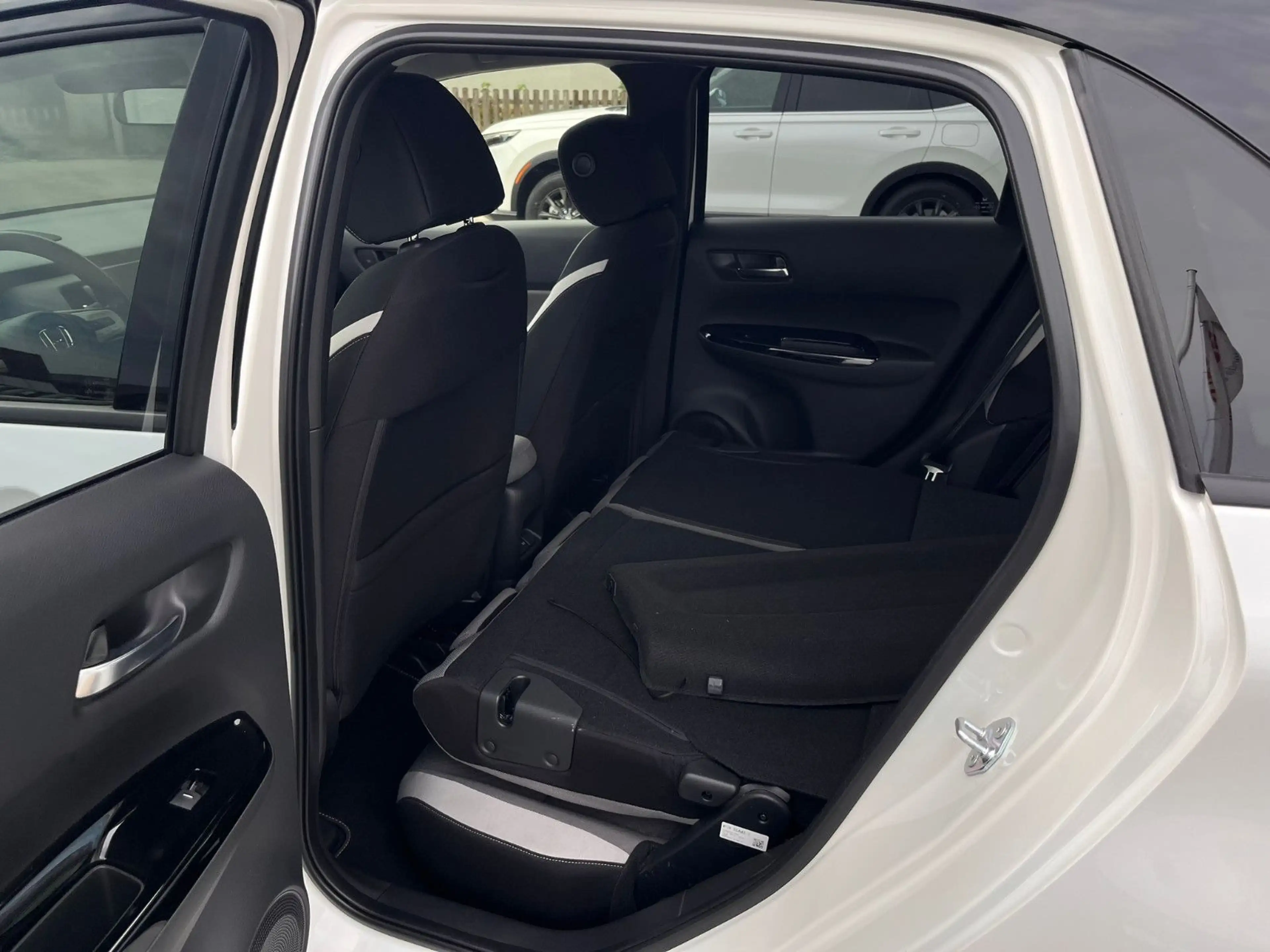 Honda Jazz 1.5 iMMD Crosstar Hybrid BI-COLOR — photo 22