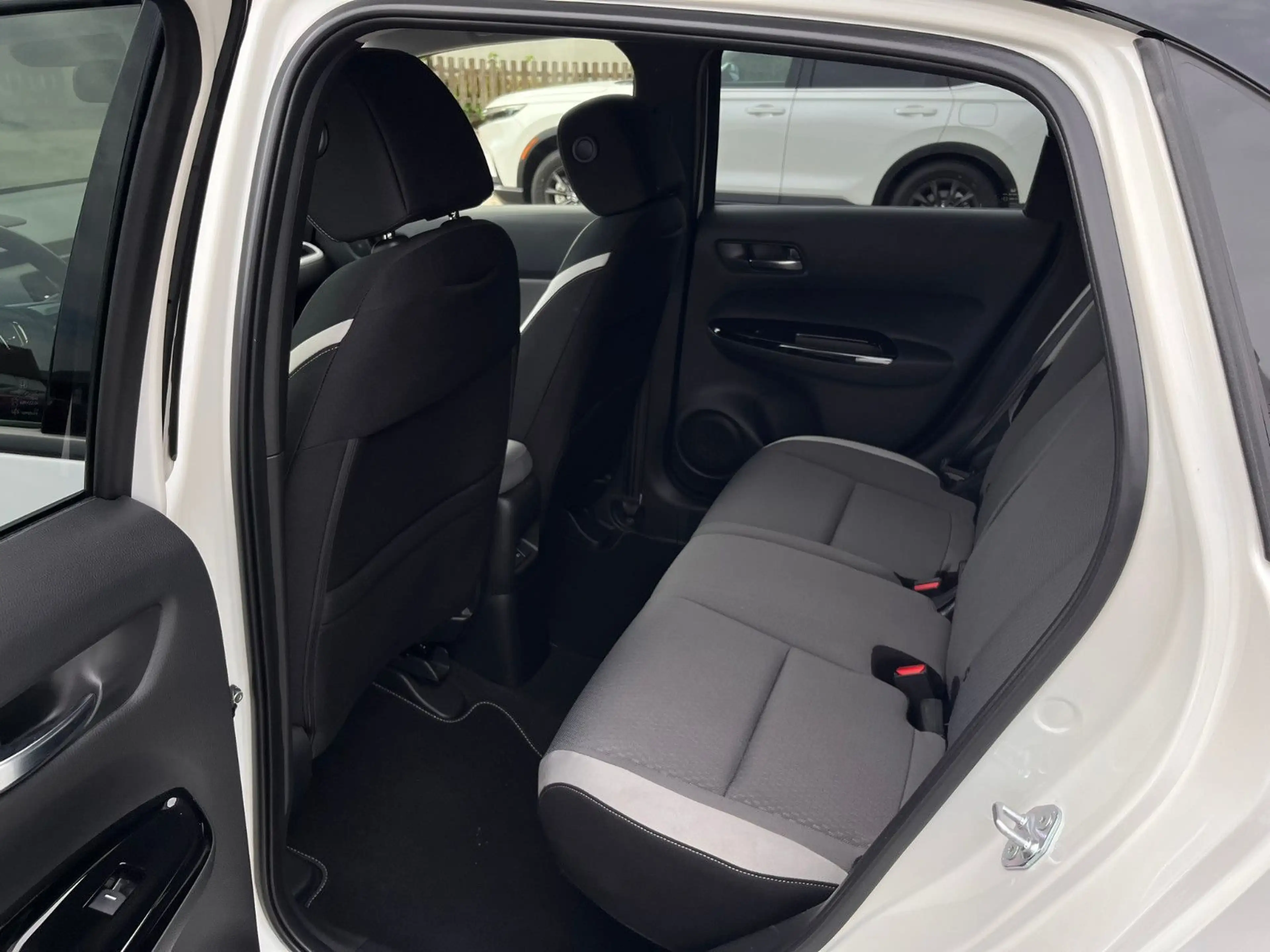 Honda Jazz 1.5 iMMD Crosstar Hybrid BI-COLOR — photo 17