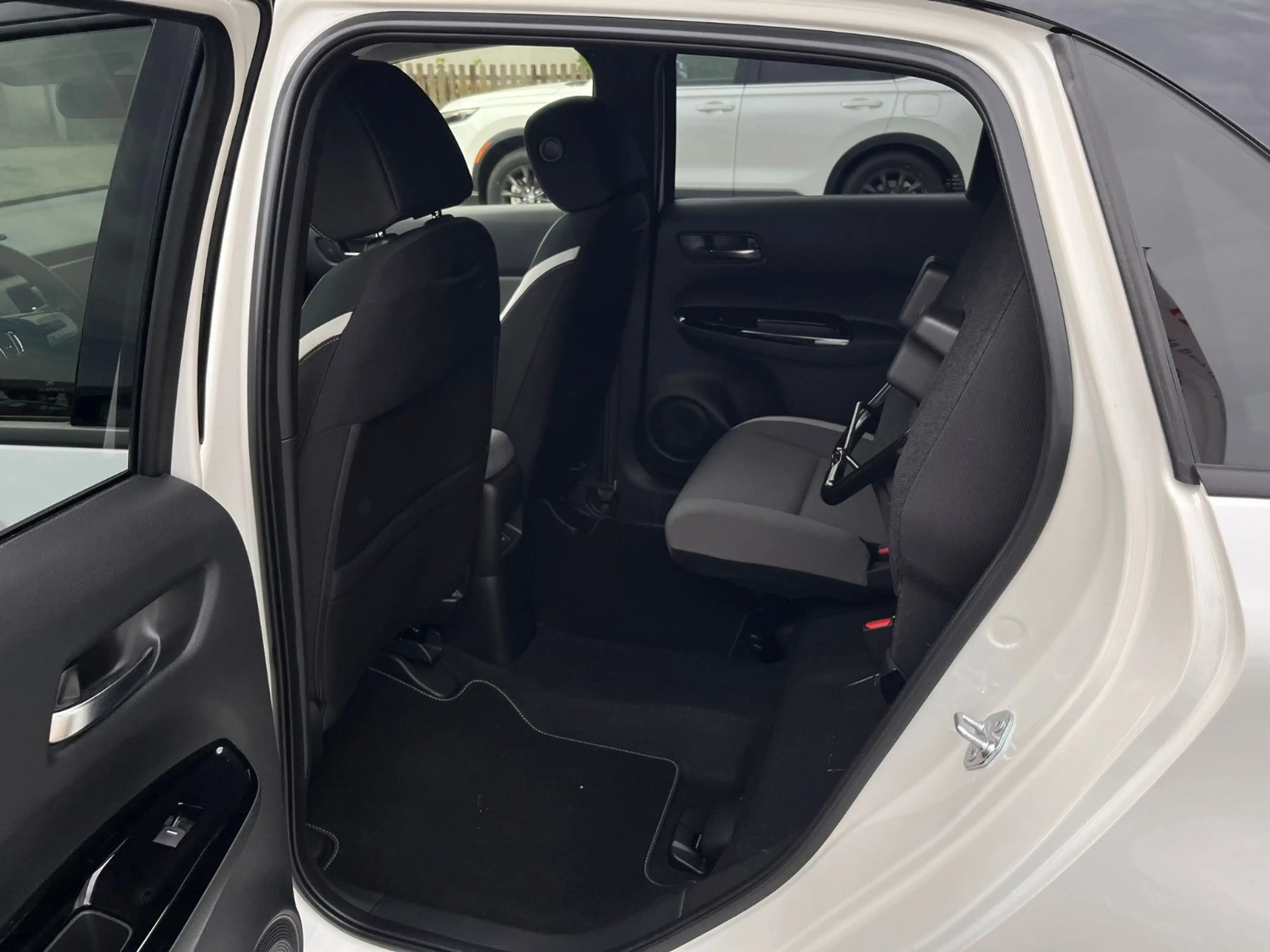 Honda Jazz 1.5 iMMD Crosstar Hybrid BI-COLOR — photo 18