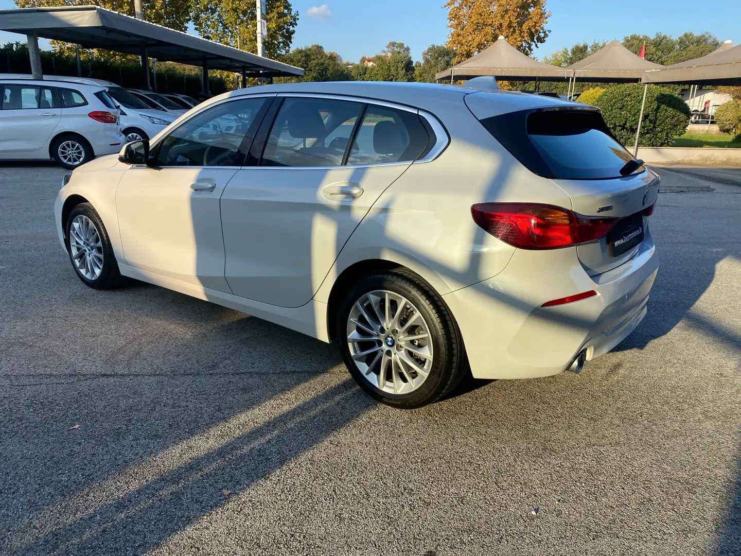 BMW 120 120d xDrive 5p. Advantage Weiß - 2