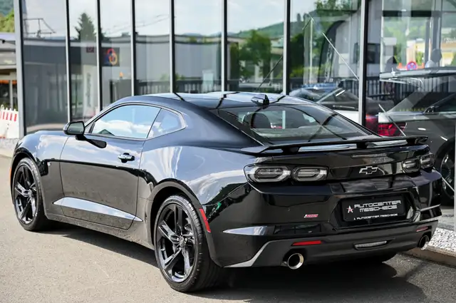 Chevrolet Camaro view 5