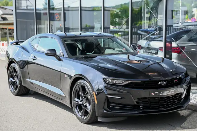 Chevrolet Camaro view 3