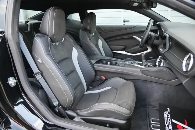 Chevrolet Camaro view 12