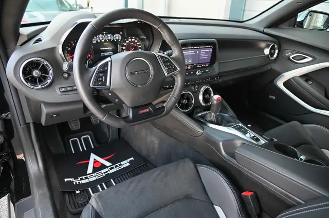 Chevrolet Camaro view 9