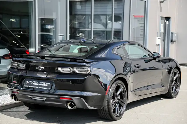 Chevrolet Camaro view 4
